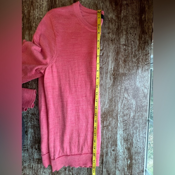 J. Crew 100% Merino Wool Coral Long Sleeve Light Weight Sweater Normcore Size M - Picture 7 of 7